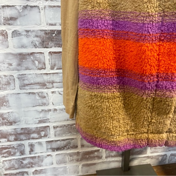 Koolaburra striped Patterned vest and long sleeve under shirt Medium - Picture 6 of 9